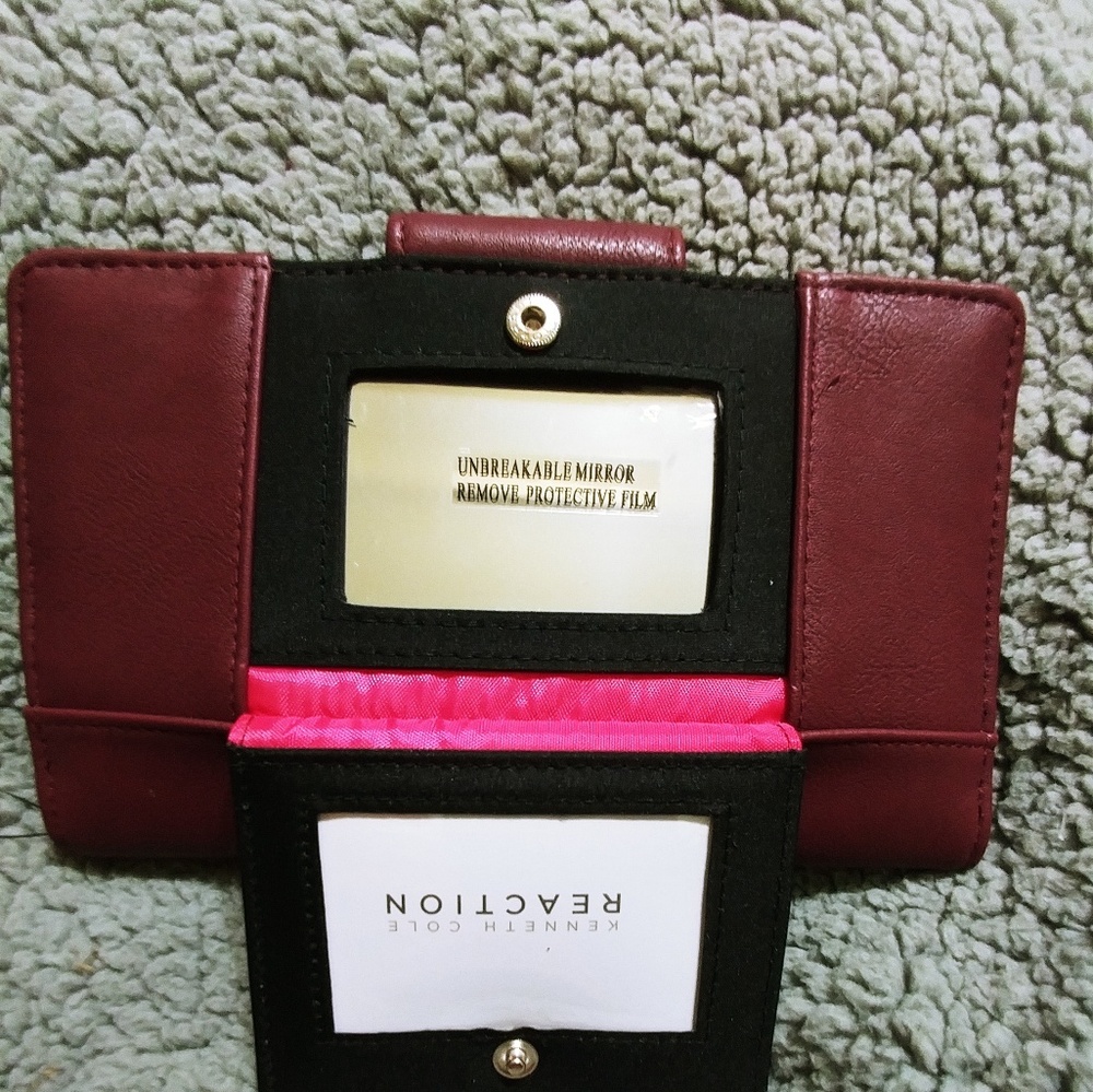 Brand new Kenneth Cole wallet - Picture 4 of 4
